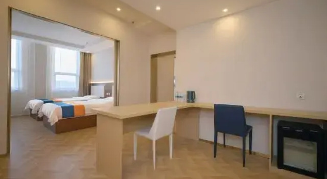Люкс Business Days Inn By Wyndham