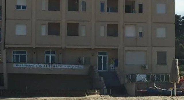 Bilocale in riva al mare, Book Apartment Hotels in Abruzzo with Parking, Parking