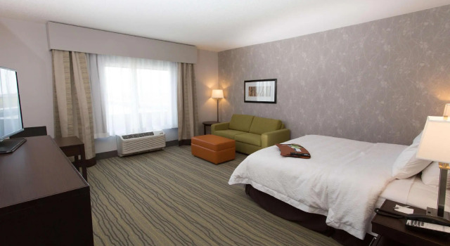 Двухместный номер Standard Hampton Inn by Hilton Lloydminster