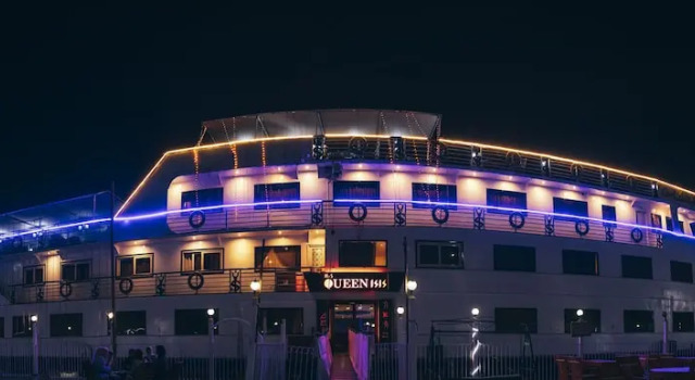 Queen isis floating hotel in minya