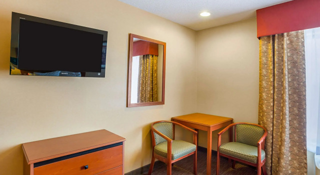 Четырёхместный номер Standard Quality Inn York