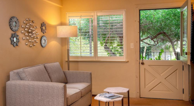 Carmel Country Inn, Book Hotel Hoteller i Carmel Highlands med morgenmad, Morgenmad