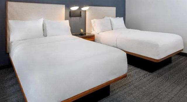 Четырёхместный номер Standard Courtyard by Marriott Atlanta Midtown