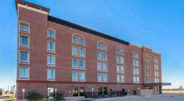 La Quinta Inn & Suites by Wyndham Dallas - Frisco Stadium, Забронировать Отель Площадь Фриско Dallas - Fort Worth Metropolitan Area, рядом с Medical City Frisco