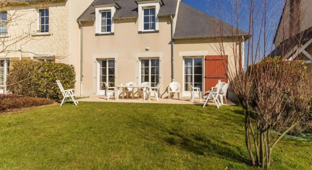 Коттедж Holiday Home in Residence Le Green Beach, Port-en-besssin-huppain