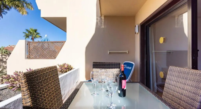 Oceanfront Tenerife South Albatros 270, Забронировать Отель Отели Сан-Мигель-де-Абона с парковкой, рядом с Playa Amarilla, Парковка