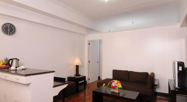Номер Premier BSA Suites Makati