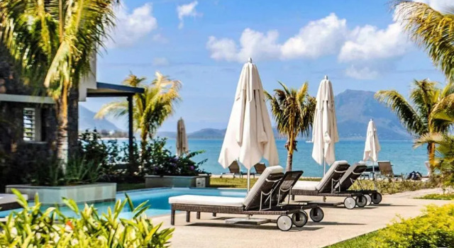 Номер Standard LEscale 3 bedrooms Sea View and Beachfront Suite by Dream Escapes