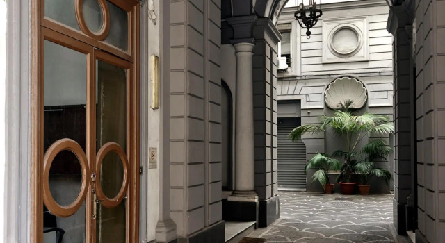 Elegant Apartment at Chiaia by Wonderful Italy