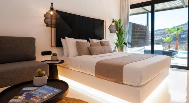 Полулюкс с балконом Отель Ftelia Black Villas