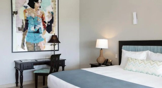 Полулюкс The Cliff Hotel