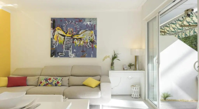 Апартаменты SERRENDY 3 minute-walk to the beaches! Cozy 2-bedroom apartment