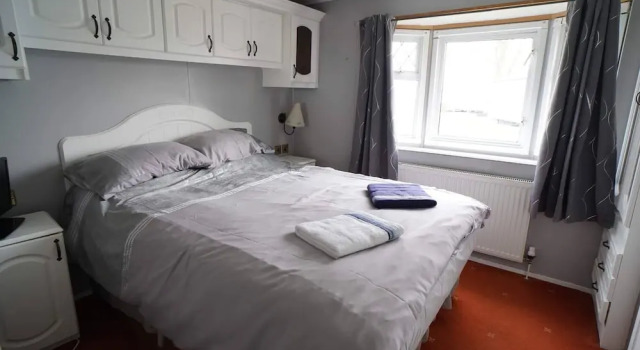 Caravan-sleeps 5-pets Ok-parking-linen Incl