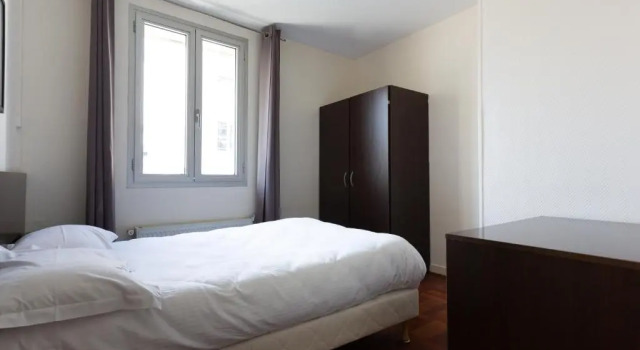 Четырёхместный номер Standard Hotel Mimosa Paris