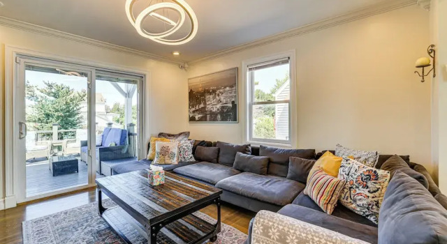 Near Yale & Lighthouse Point Beach: Home w/ Pool!, Rezervați Hotel New Haven Connecticut