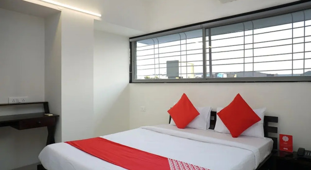 OYO 23670 Hotel Resonare Residency