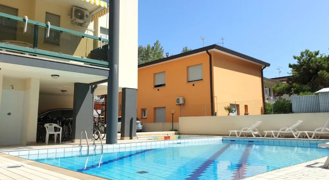 One Bedroom Flat With Balcony Next to the sea, Забронировать Отель Отели Бибионе-Пинеда с парковкой, рядом с Долина Вальгранде, Парковка