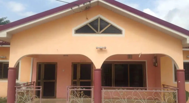 Kwamo Executive lodge