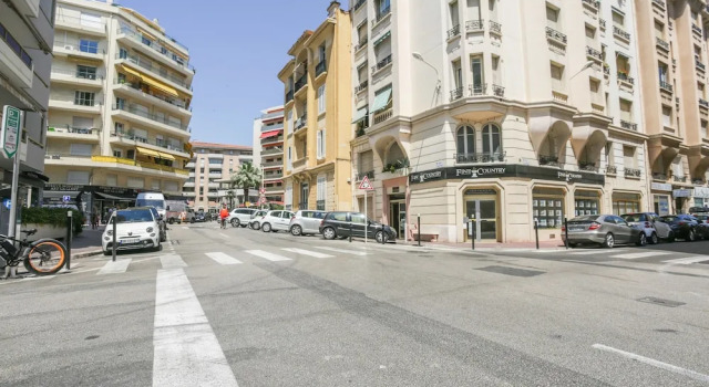 One BDRM large flat central A/C-Congress/Beaches by Weekome