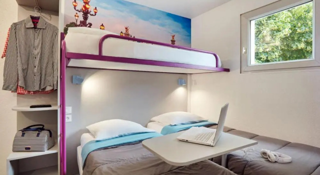 Трёхместный номер Standard Welcomotel Les Mureaux