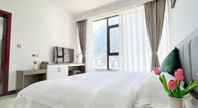 Четырёхместный семейный люкс с 2 комнатами Jiuzhaigou Mountain Yeli Holiday Homestay