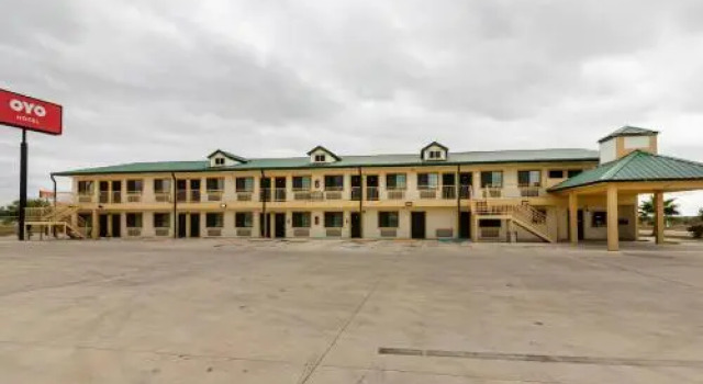 garden inn and suites, Book Hotel Hoteller i Pearsall med parkering, Parkering