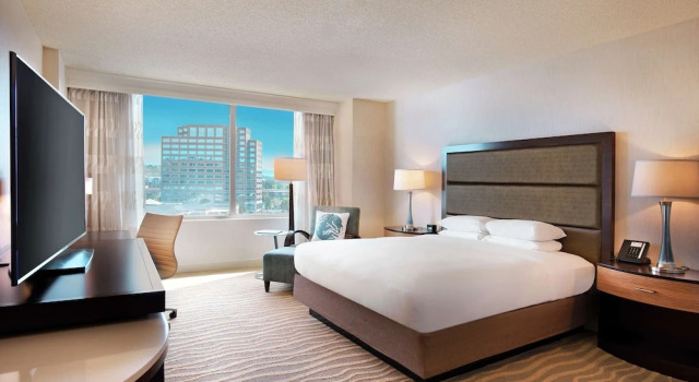 Двухместный номер with Roll-in Shower Mobility Accessible DoubleTree by Hilton San Diego-Mission Valley