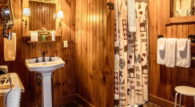 Четырёхместный номер Standard Finger Lakes Lodging