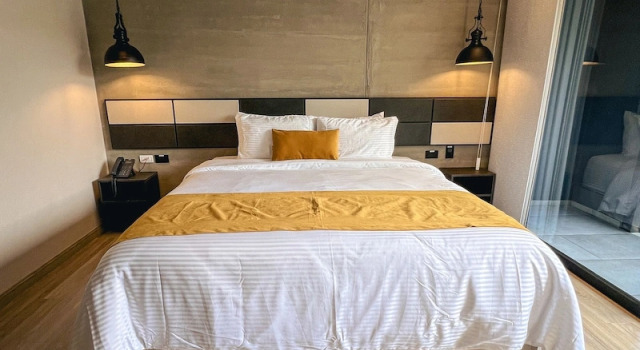 Двухместный номер Superior с балконом Balmoral Plaza Hotel
