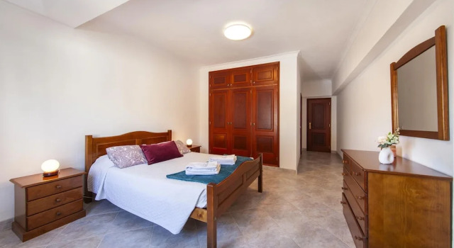Студия W 01 - Bedroom 1 in Topside Luz Guesthouse