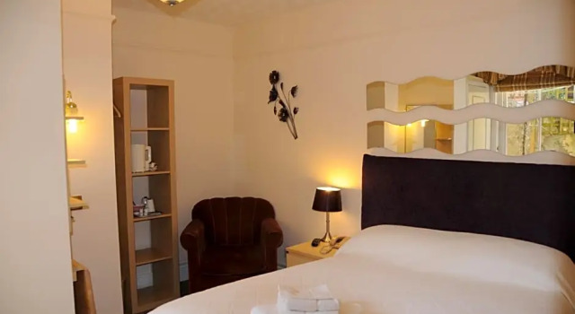 Номер Economy Edward Hotel