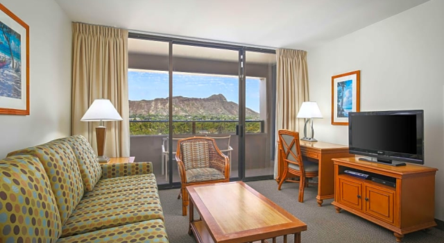 1-bath Suite Diamond Head View с 2 комнатами Aston Waikiki Sunset