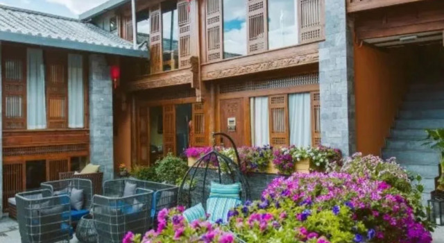 Lijiang Cbsi Living Style Inn, Prenota Hotel Lijiang Yunnan