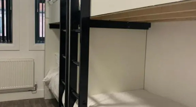 Кровать в общем номере (мужской номер) Rahman Hostel