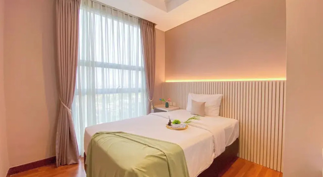 Апартаменты Spacious And Homey 2Br Apartment With Private Lift At The Kencana Residence