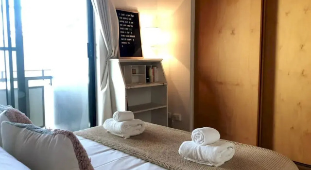 Classic Woolstore Apartment in Teneriffe, Book Apartment Newstead Queensland