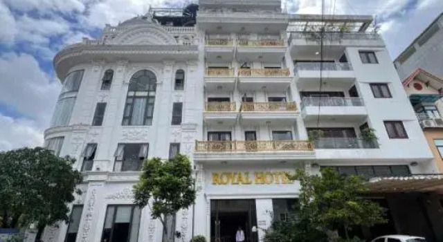 Royal Hotel, Varaa Hotelli Hotellit Quang Ninh uima-altaalla, Uima-allas