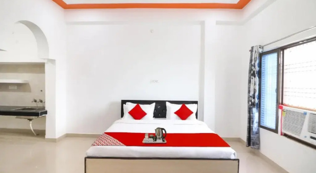 Oyo Flagship 91746 Crown Guest House