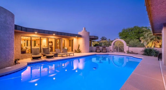 Коттедж Carefree Crest: Jaw Dropping VIEWS, Pool, 2 Casitas, Outdoor Living!