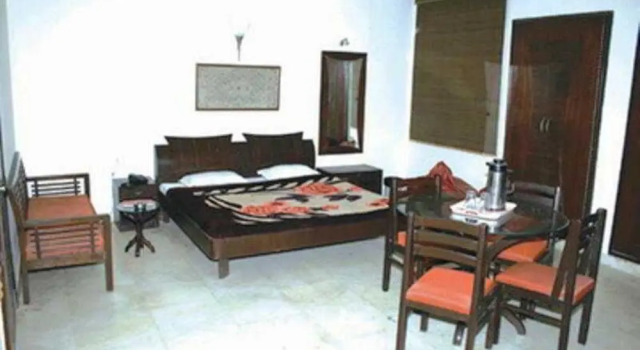 Sheesh Mahal Bed & Breakfast, Забронировать Отель Отели Нью-Дели с парковкой, Парковка