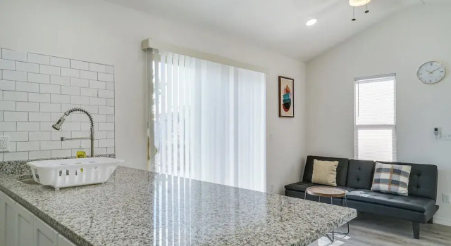 Sleek + Modern El Paso Retreat ~ 6 Mi to Downtown!, Rezerwuj Dom wakacyjny Hotele w El Paso z parkingiem, Parking