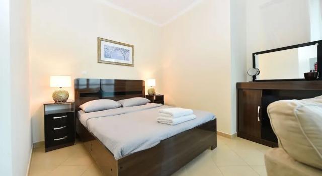 DJ - Bright spacious Studio in JLT, Забронировать Апартаменты/квартира Дубай Эмират Дубай, рядом с Остановка трамвая Marina Towers