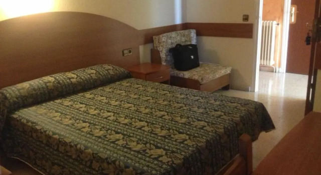 Трёхместный номер Standard с балконом Hostal SolFina