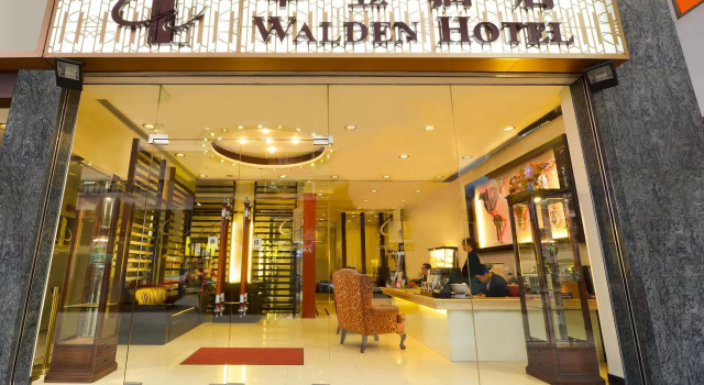 Кровать в общем номере Walden Hotel