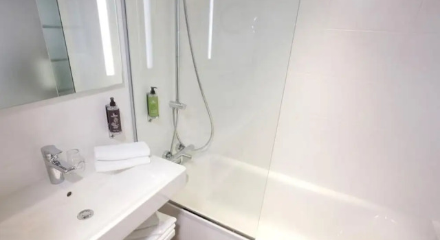 Трёхместный номер Comfort Hôtel Anne De Bretagne