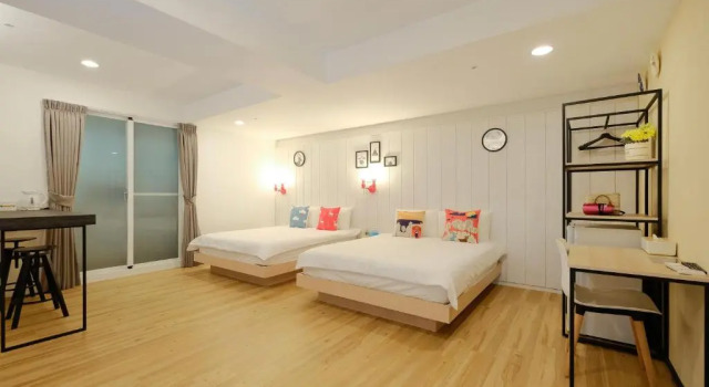 Четырёхместный номер Standard Color Fun inn