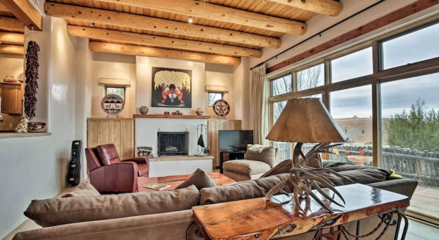 Коттедж с 3 комнатами Adobe-style Home w/ Views < 5 Mi to Santa Fe Plaza