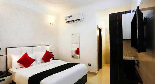 M K Hotel & Restaurant