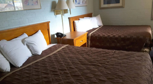 Motel 6 Williams AZ Historic Route 66, Забронировать Мотель Отели Уильямс с парковкой, Парковка