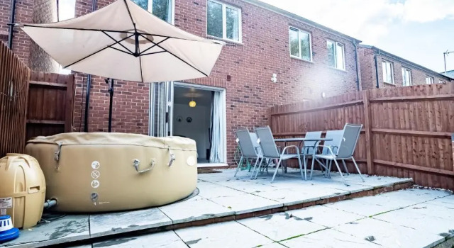 Canal View Villa, Забронировать Вилла Уорик Уорикшир, рядом с Краеведческий музей Market Hall